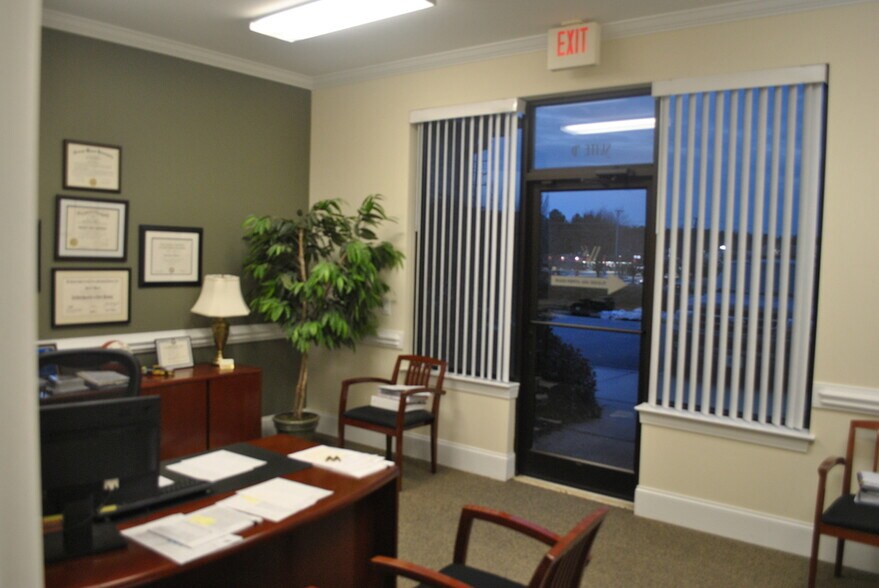 More Photos Of 124 E Plaza Dr, Mooresville Office For Lease