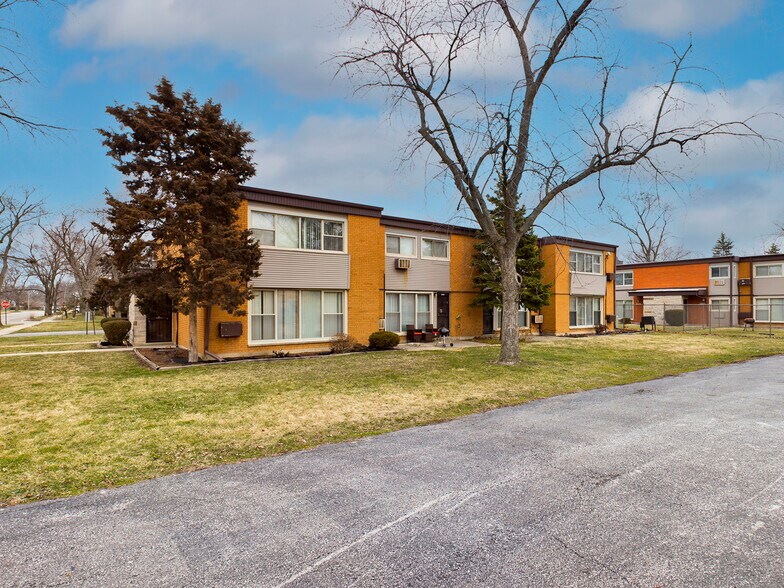 More Photos Of 1450 E 154th Pl, Dolton Apartments For Sale