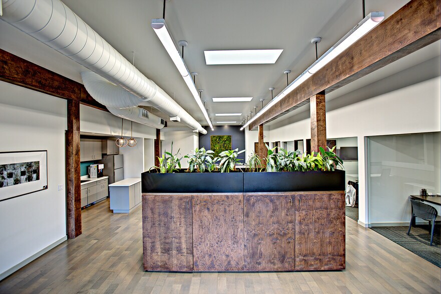 More Photos Of 0110 SW Bancroft St, Portland Office For Lease