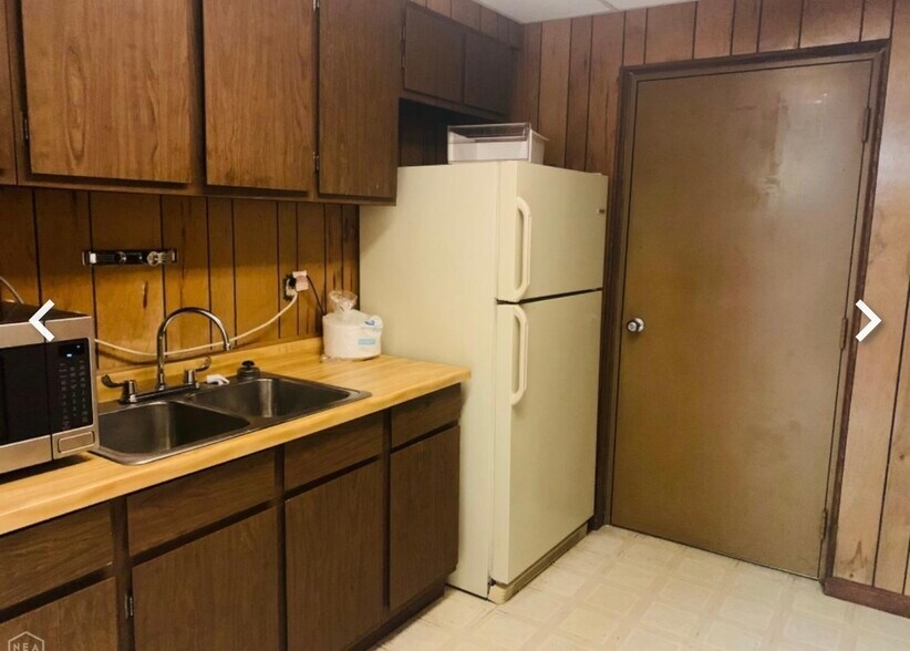 More Photos Of 407 Walnut St, Newport Medical For Sale