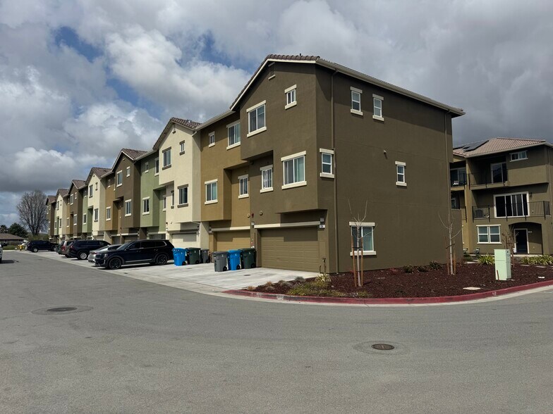 More Photos Of 116 Bundeson Dr, Hollister Apartments For Sale
