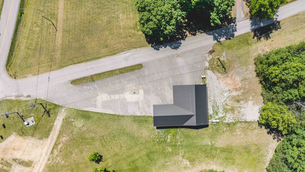 More Photos Of 112 Wilderness Rd, Mammoth Cave General Retail For Sale