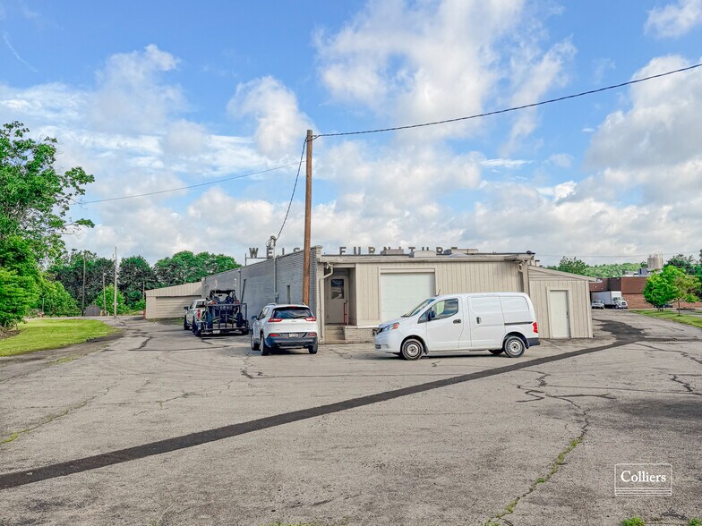 More Photos Of 533 Depot St, Latrobe Showroom For Lease