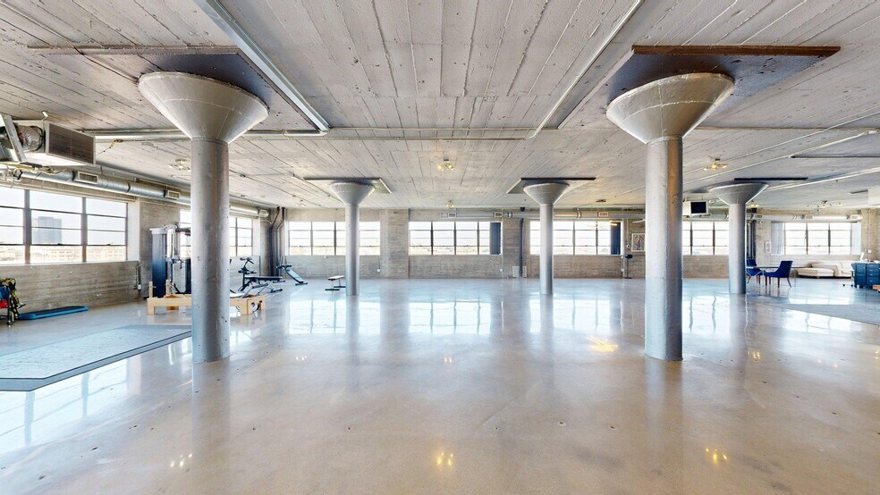 More Photos Of 530 E 8th St, Los Angeles Showroom For Lease