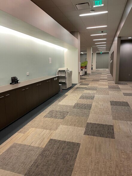 More Photos Of 49 W Maryland St, Indianapolis General Retail For Lease