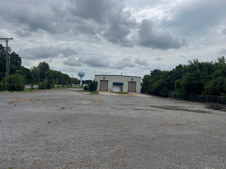 More Photos Of 936 Firestone Pky, La Vergne Service For Lease