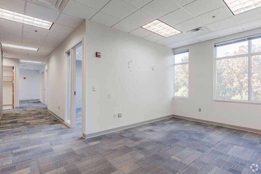 More Photos Of 15521 Midlothian Tpke, Midlothian Office For Lease