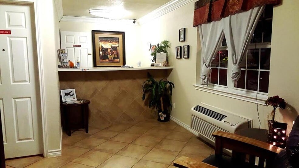 More Photos Of 352 E Vaughan St, Bertram Hotel For Sale