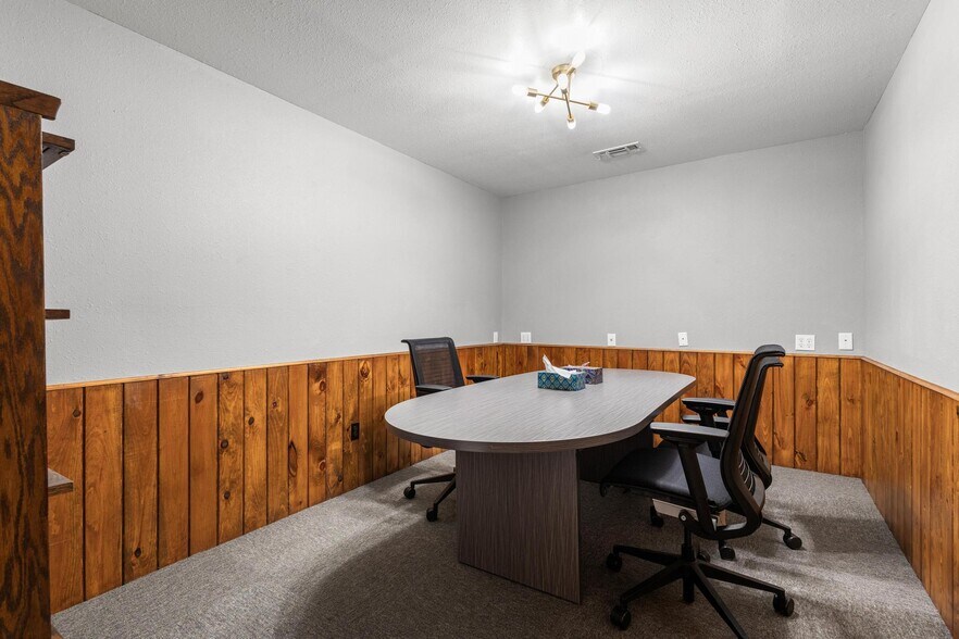 More Photos Of 211 N Main St, Bonham Office Residential For Sale