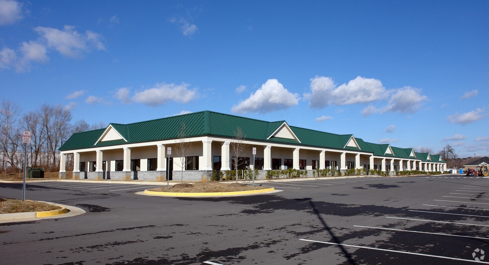 More Photos Of 2233-2265 Valor Dr, Winchester Storefront For Lease