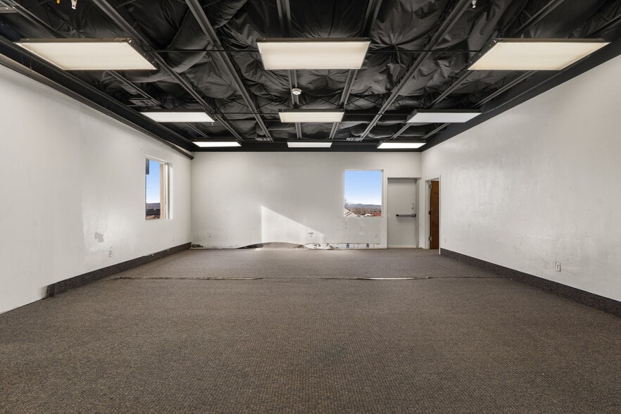 More Photos Of 120 E Altamira Dr, Cedar City Office Residential For Lease