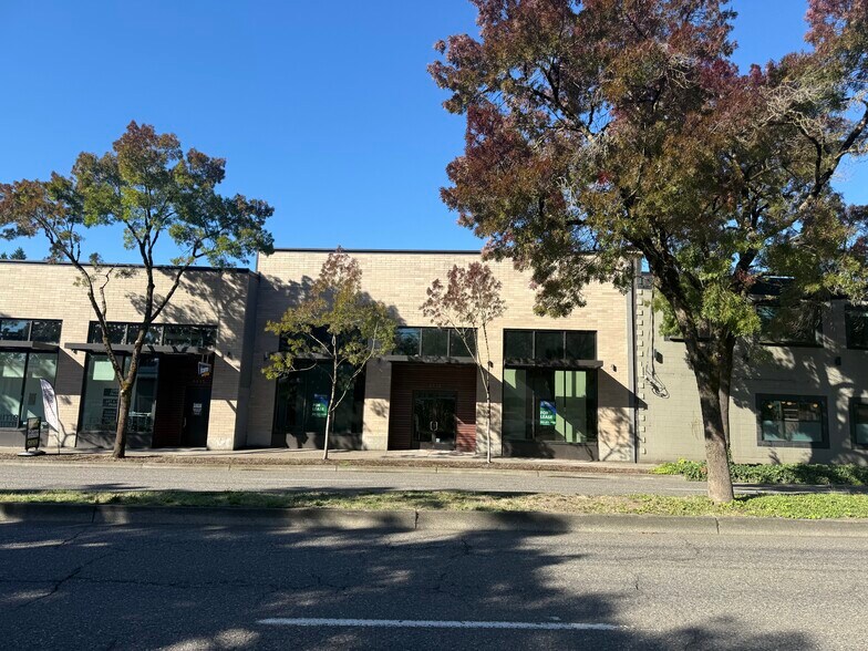 More Photos Of 6639-6655 SW Macadam Ave, Portland Storefront For Lease