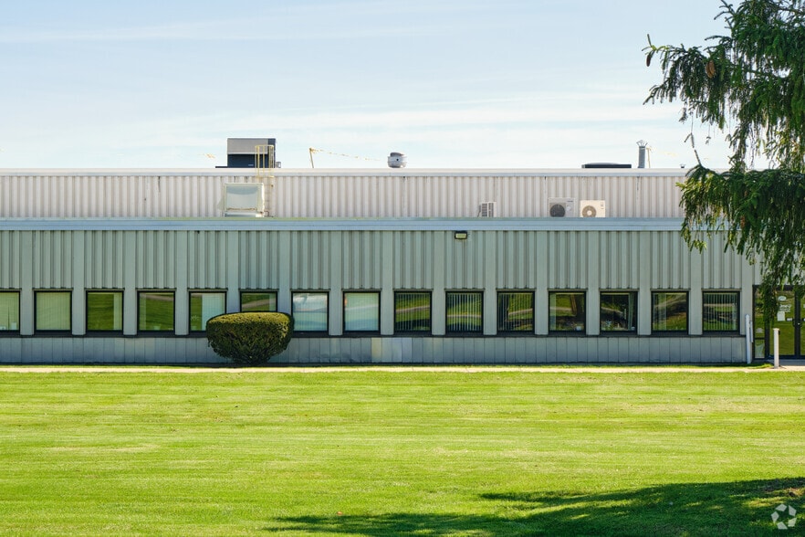 More Photos Of 465 Paul Rd, Rochester Manufacturing For Lease