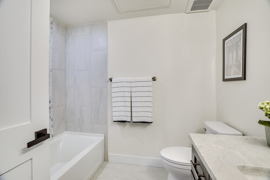 More Photos Of 1308 Snowberry Ln, Louisville Apartments For Sale