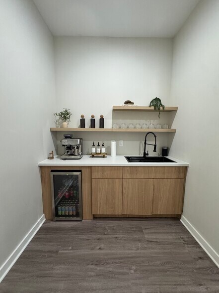 More Photos Of 6110 McFarland Station Dr, Alpharetta Office For Lease