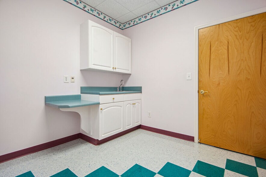 More Photos Of 43 Office Park Dr, Jacksonville Medical For Lease