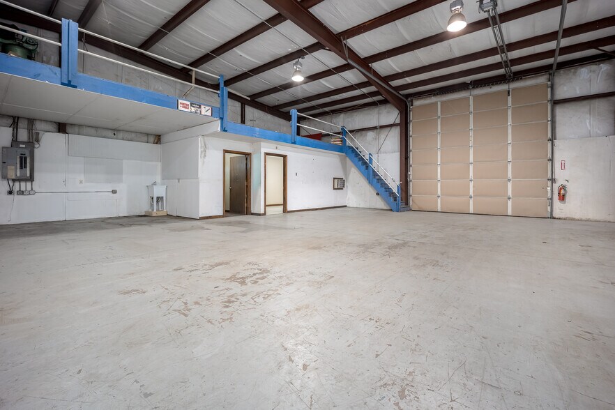More Photos Of 2756 Broce Dr, Norman Warehouse For Lease