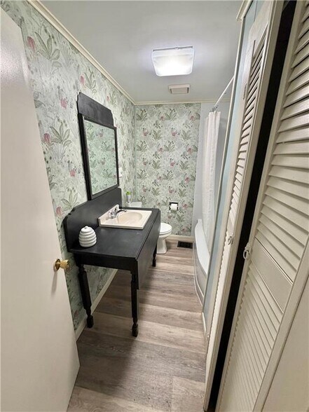 More Photos Of 35 Eaton Ave, Norwich Apartments For Sale