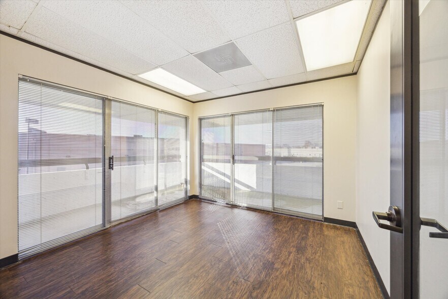 More Photos Of 17041 El Camino Real, Houston Office Residential For Sale