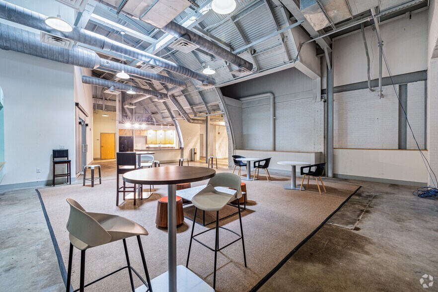 More Photos Of 120 Perry St, Petersburg Apartments For Lease