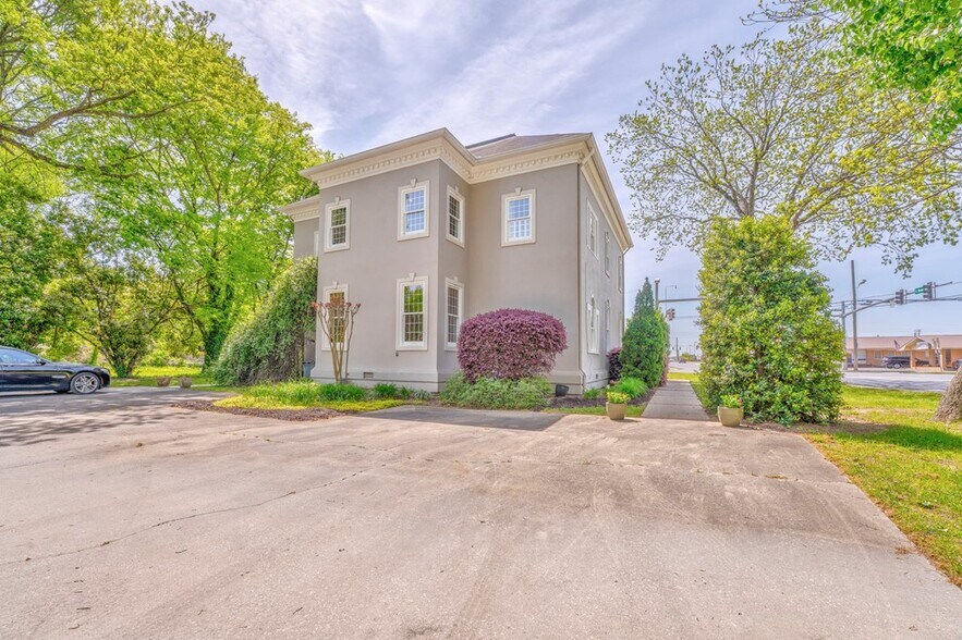 More Photos Of 417 Court St, Calhoun Office For Sale
