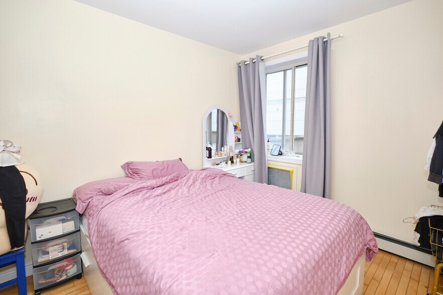 More Photos Of 133-40 37th Ave, Flushing Storefront Retail Residential For Sale