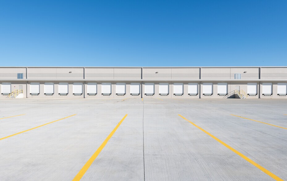 More Photos Of 421 Morgan Lakes Industrial blvd, Pooler Truck Terminal For Lease