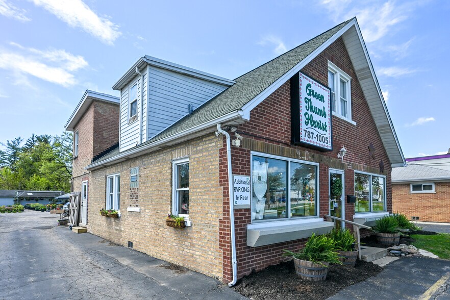 More Photos Of 310 W Irving Park Rd, Wood Dale General Retail For Sale
