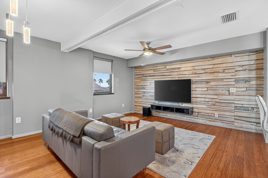More Photos Of 5657 Shore S blvd, Gulfport Specialty For Sale