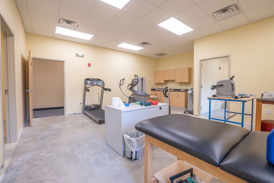 More Photos Of 227 Monogard Dr, Manchester Medical For Sale