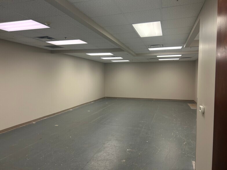 More Photos Of 435 E Columbia St, Springfield Medical For Lease