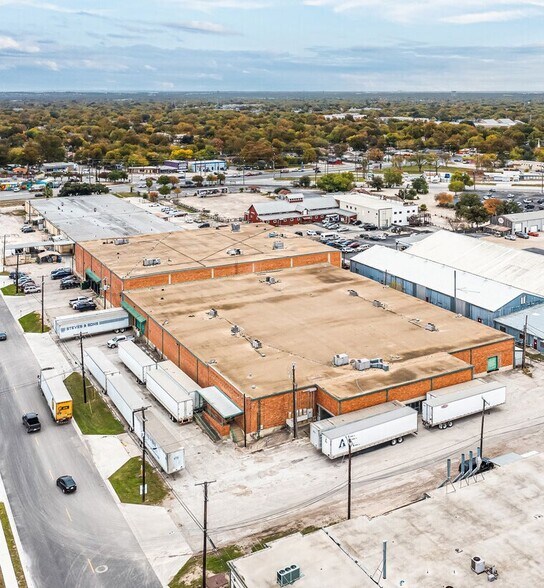 More Photos Of 1734 Centennial Blvd, San Antonio Warehouse For Lease