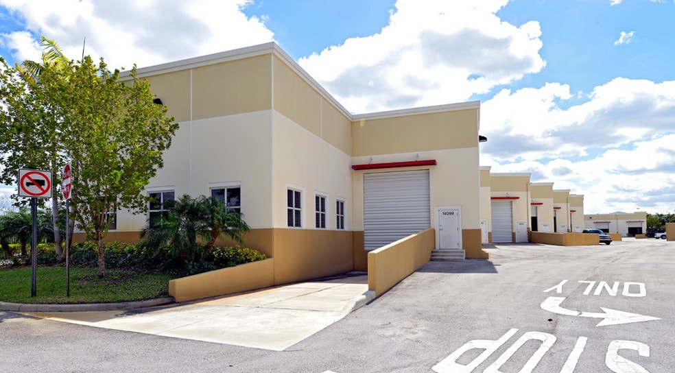 More Photos Of 14001-14099 NW 8th St, Sunrise Flex For Lease