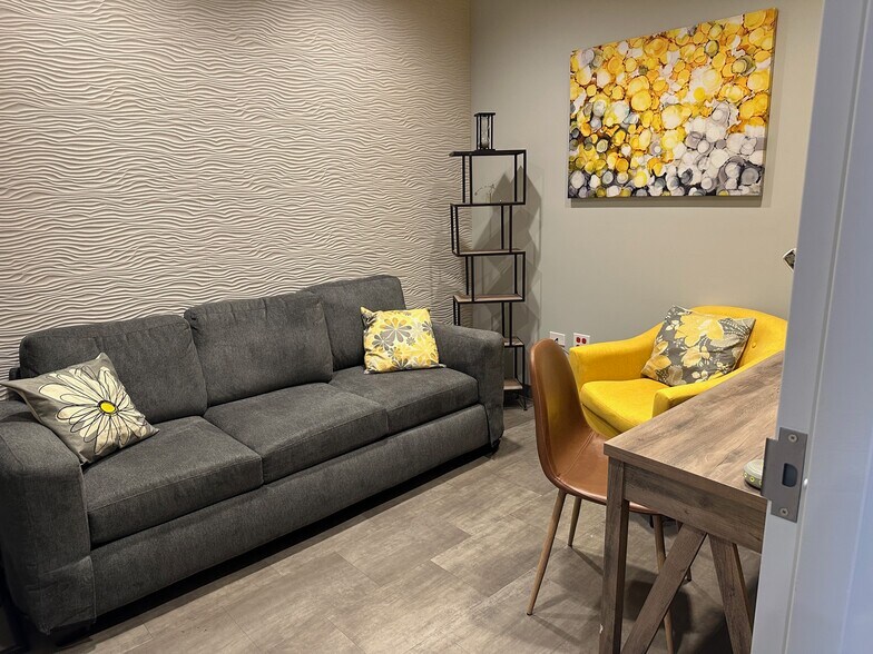 More Photos Of 1552 W Fullerton Ave, Chicago Apartments For Sale