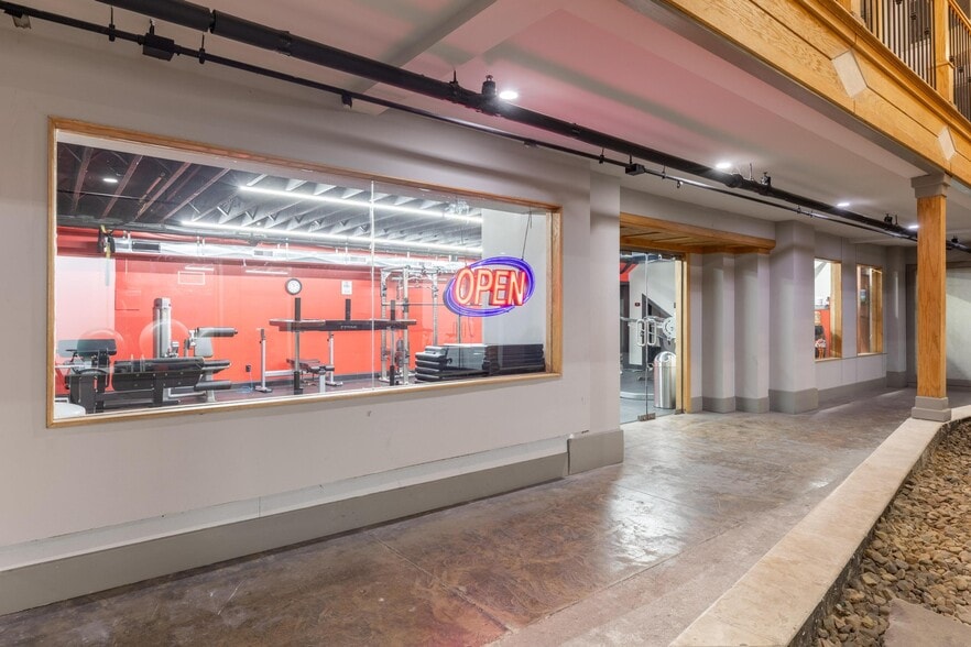 More Photos Of 1463 Market St, Chattanooga Storefront Retail Office For Lease