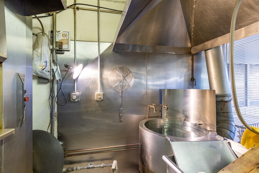 More Photos Of 2441 NW 43rd St, Gainesville Storefront For Sale