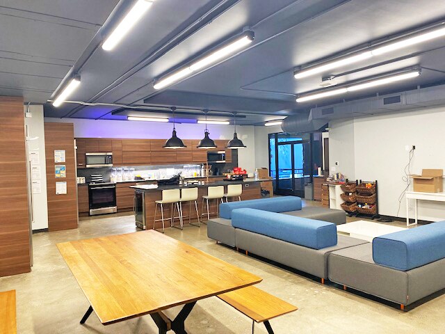 More Photos Of 14958 Ventura Blvd, Sherman Oaks Office For Lease