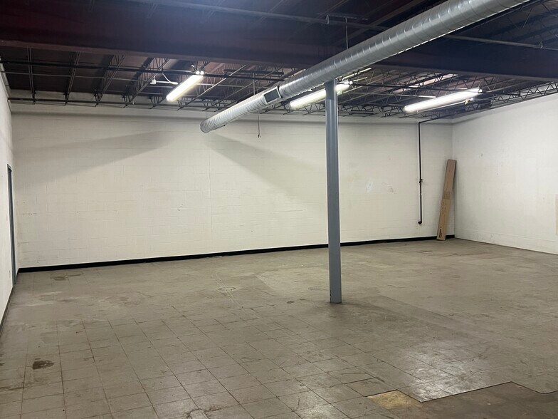 More Photos Of 1020-1060 Saw Mill Run Blvd W, Pittsburgh Warehouse For Lease