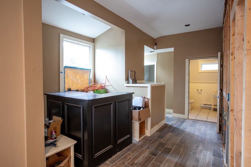 More Photos Of 137 Longwoods Rd, Cumberland Restaurant For Lease