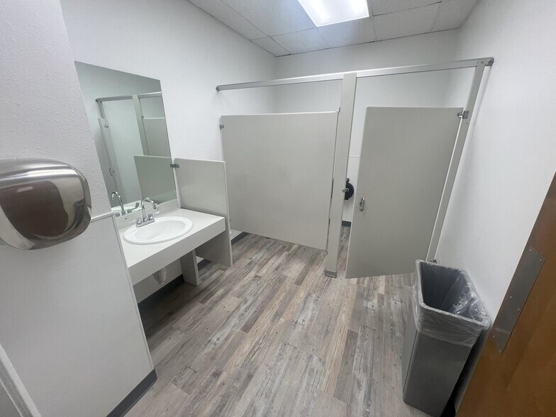 More Photos Of 6825 Manhattan Blvd, Fort Worth Medical For Sale