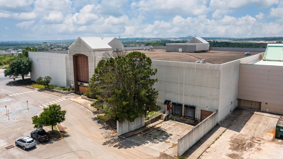 More Photos Of 6909 N Loop 1604 E, San Antonio Department Store For Sale