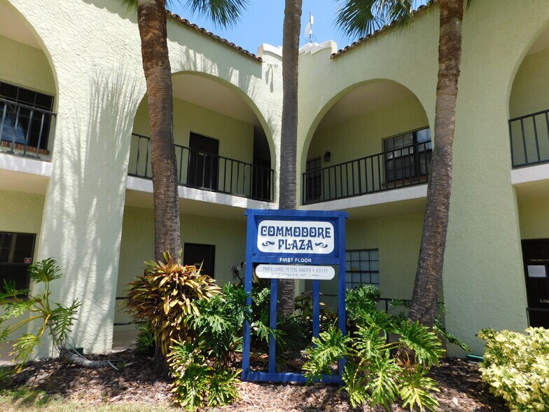 More Photos Of 319 River Edge Blvd, Cocoa Office For Lease