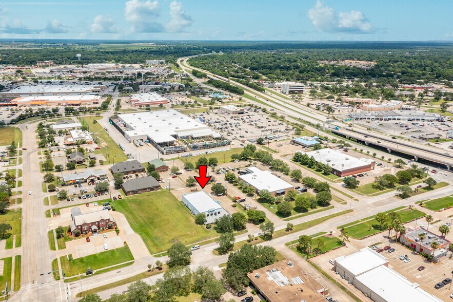 More Photos Of 470 This Way St, Lake Jackson General Retail For Sale