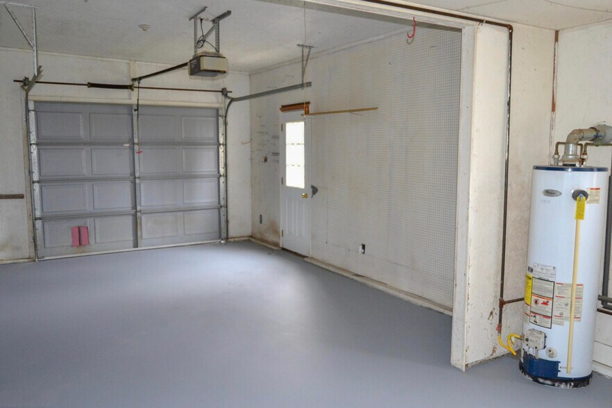 More Photos Of 2650 Cook Rd, Crossville Office For Sale