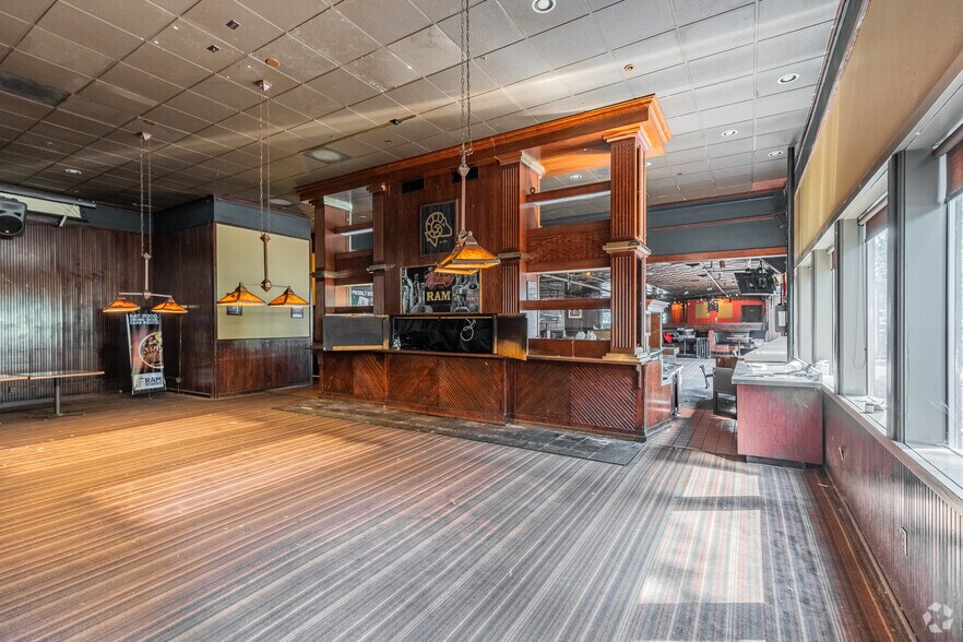 More Photos Of 515 12th St SE, Salem Freestanding For Sale