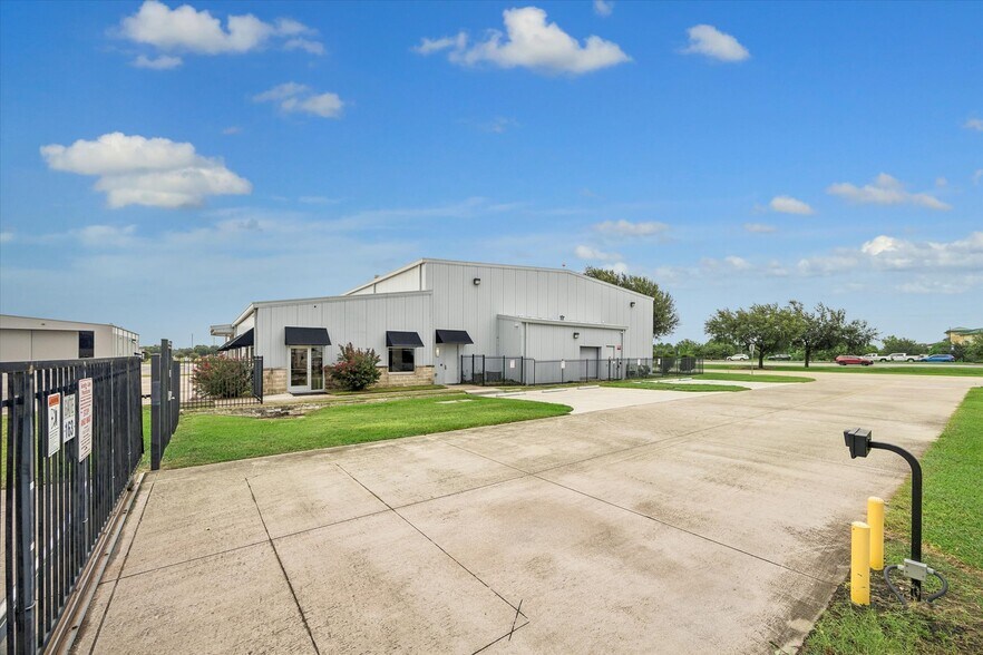More Photos Of 12890C S Highway 6, Sugar Land Specialty For Sale