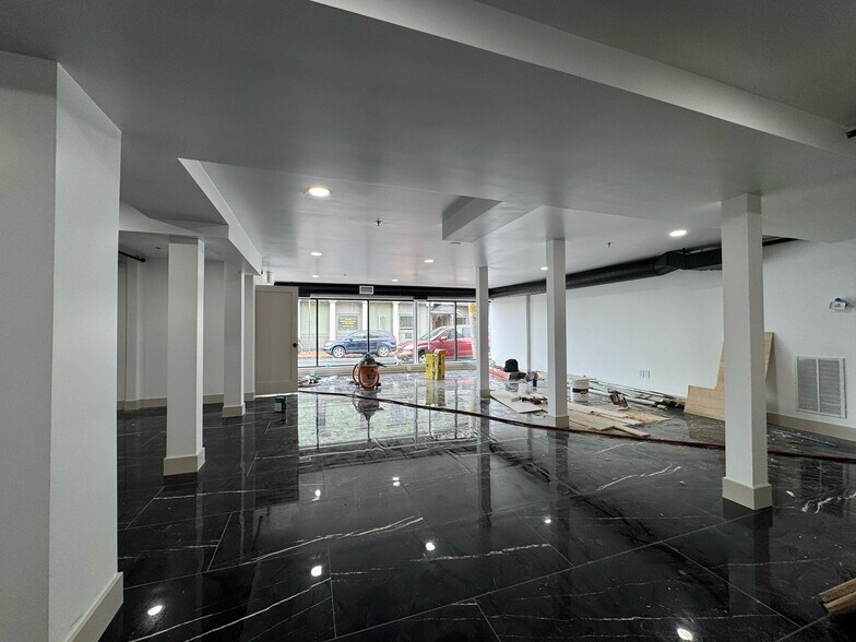 More Photos Of 2 Charles St, Methuen Freestanding For Lease