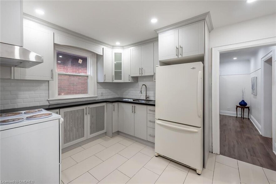 More Photos Of 104 Longwood Rd S, Hamilton Multifamily For Sale