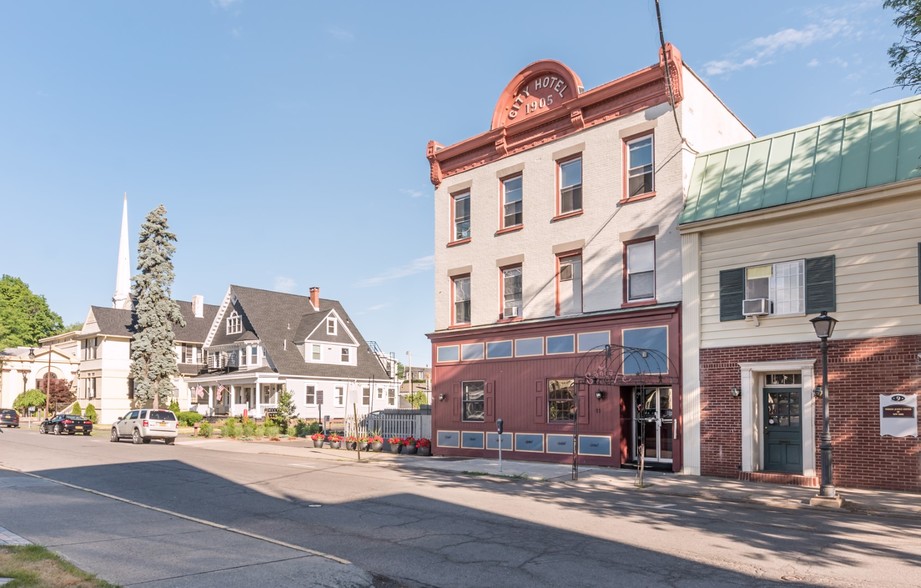 Primary Photo Of 11 Main St, Kingston Restaurant For Sale