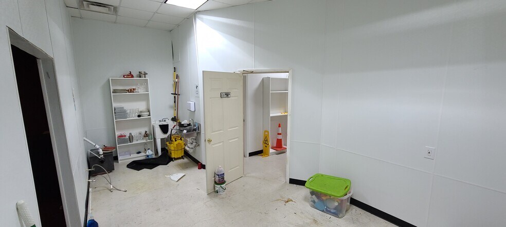 More Photos Of 805 N Loudoun St, Winchester Unknown For Lease